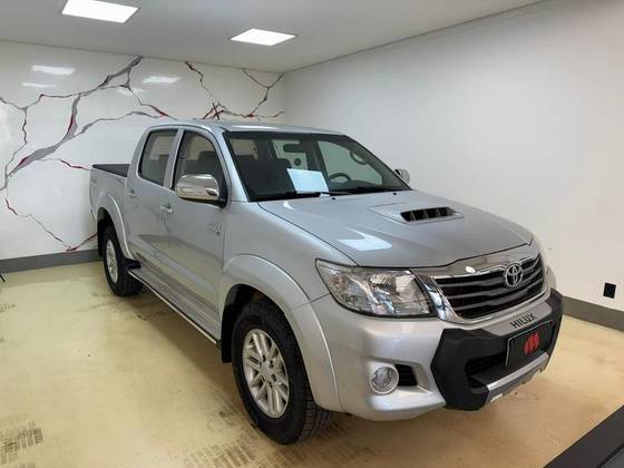 TOYOTA HILUX 3.0 SRV 4X4 CD 16V TURBO INTERCOOLER DIESEL 4P AUTOMÁTICO TOYOTA HILUX 3.0 SRV 4X4 CD 16V TURBO INTERCOOLER DIESEL 4P AUTOMÁTICO